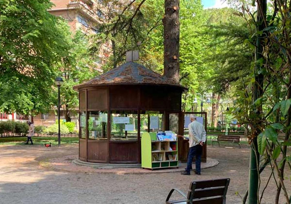 El punto de lectura de 'La Pajarera' en el parque del Carmen.