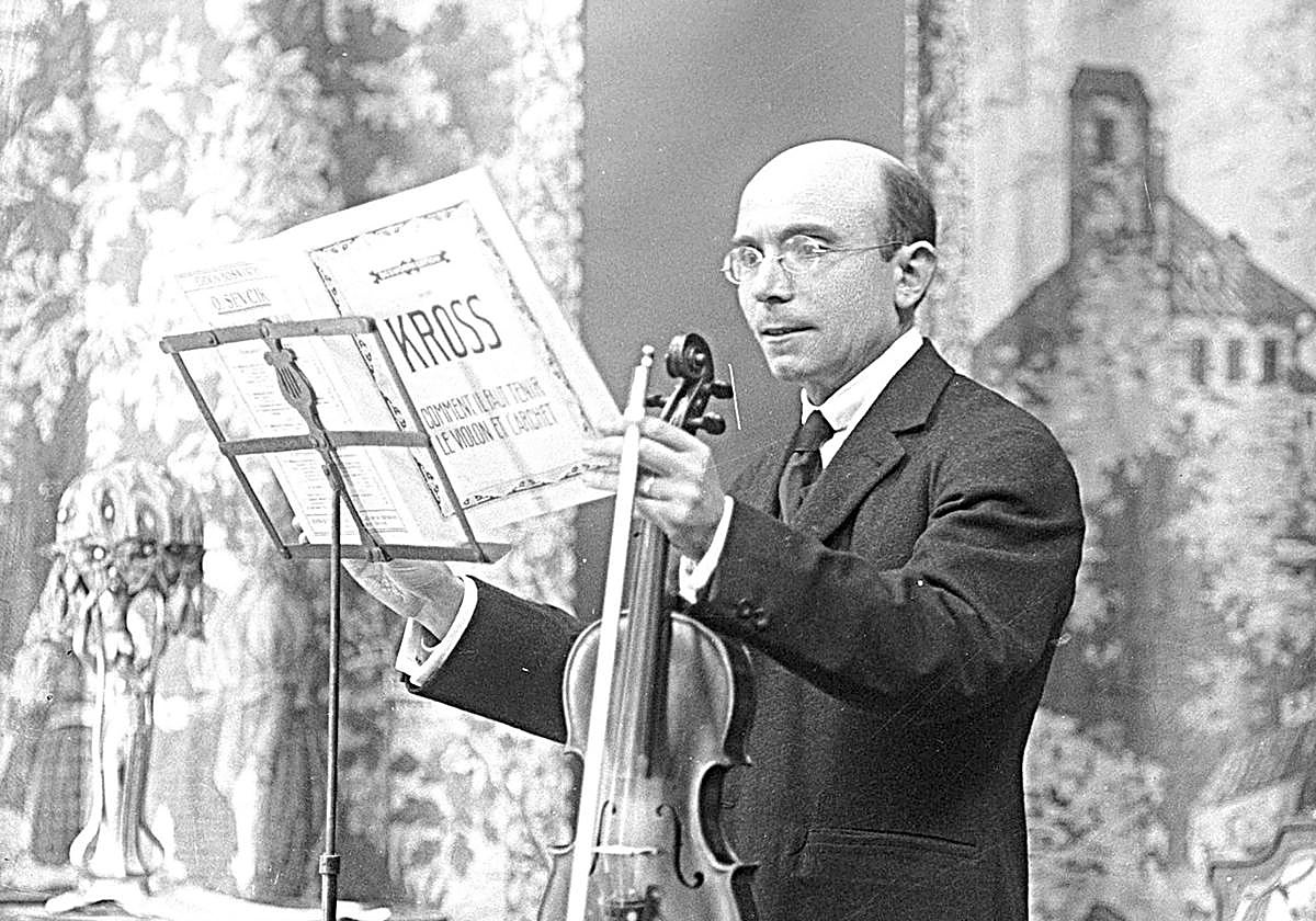 Pedro Martínez Achútegui, en su faceta como músico.