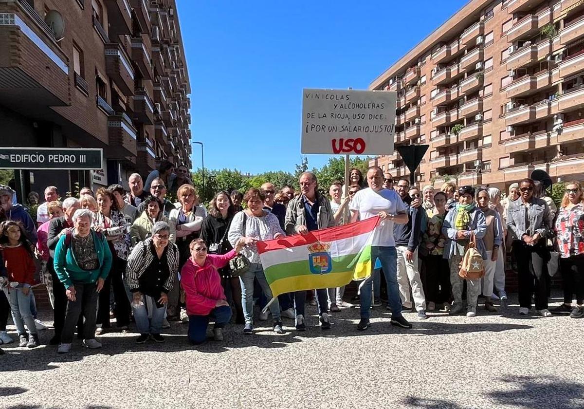 La delegación de USO-Rioja, esta mañana en Zaragoza.