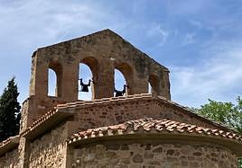 El campanario de la ermita de Santa Fe de Palazuelos, ya sin las campanas.