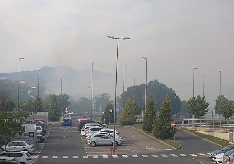 Humareda en la zona de la desembocadura del Iregua en el río Ebro.