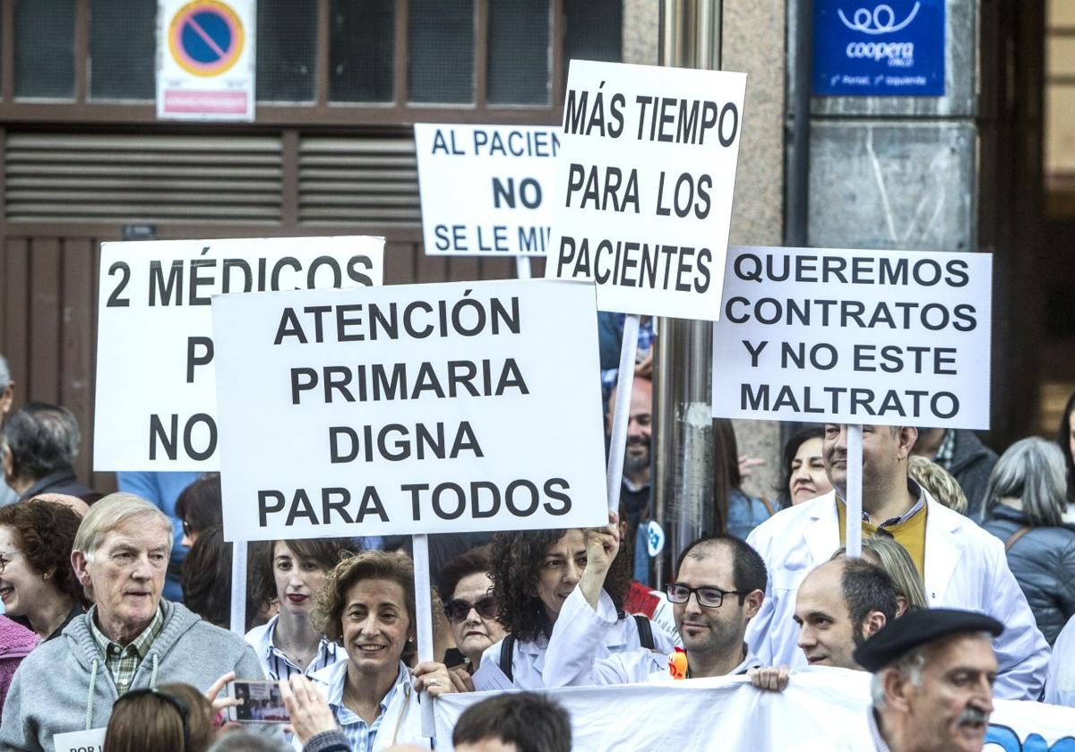 Manifestación frente a la Consejería en apoyo a Atención Primaria en una imagen de archivo.