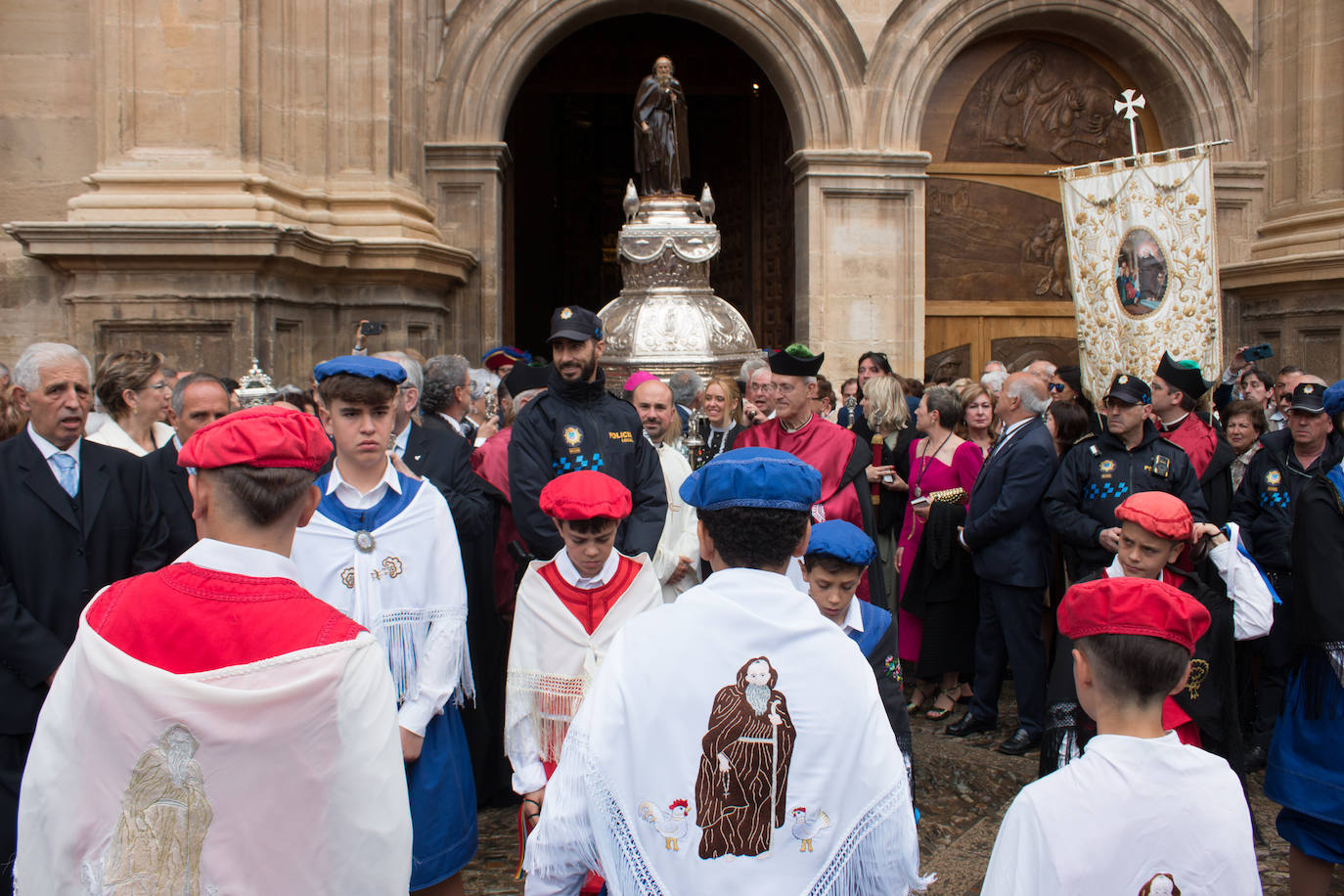 Santo Domingo se vuelca con su patrón