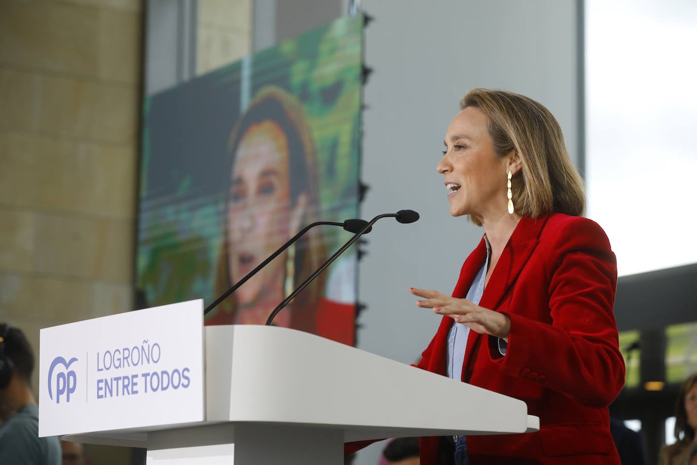 Mitin de Feijóo en Riojafórum