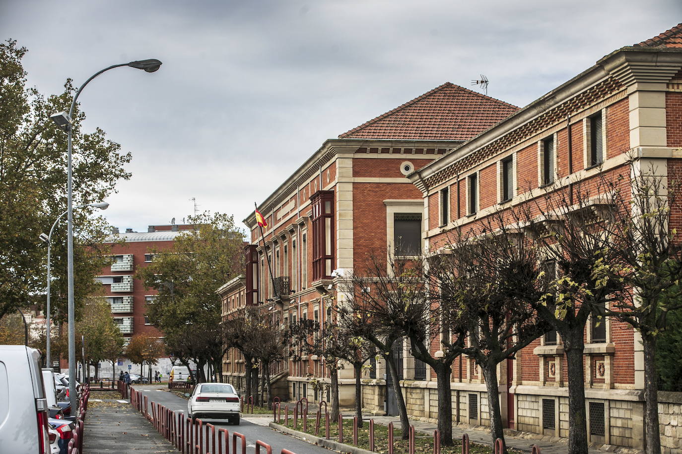 Edificios de Defensa en la calle Comandancia.