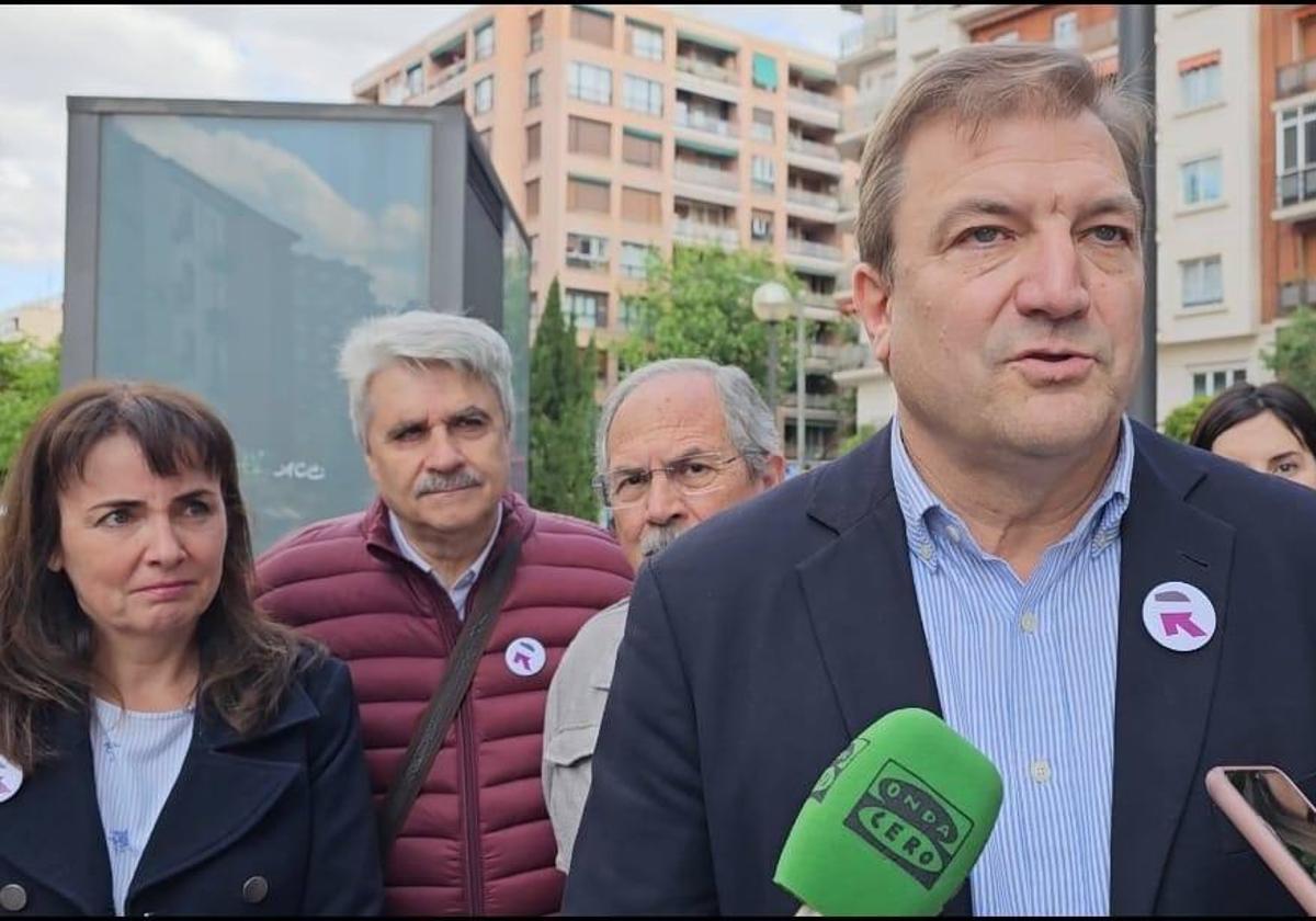 El candidato Alberto Bretón en la vieja estación de autobuses