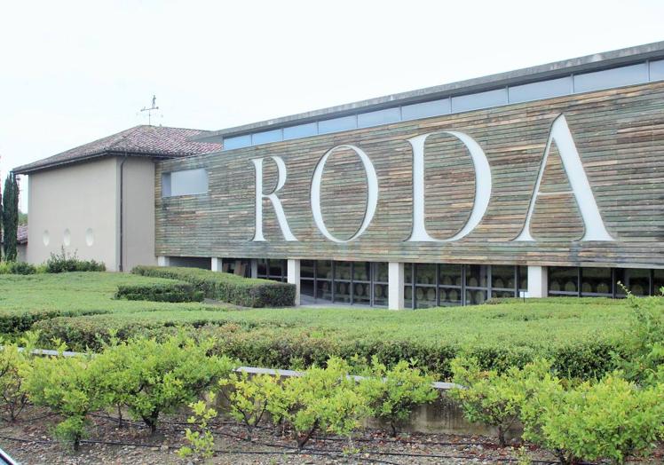 Fachada del establecimiento histórico de Bodegas Roda