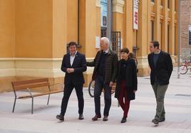 Pablo Hermoso de Mendoza, junto a su equipo, en la presentación de las iniciativas culturales para Logroño este lunes.