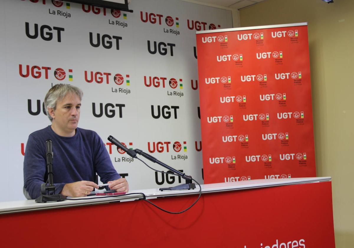 Fernando Domínguez, durante la rueda de prensa de UGT.