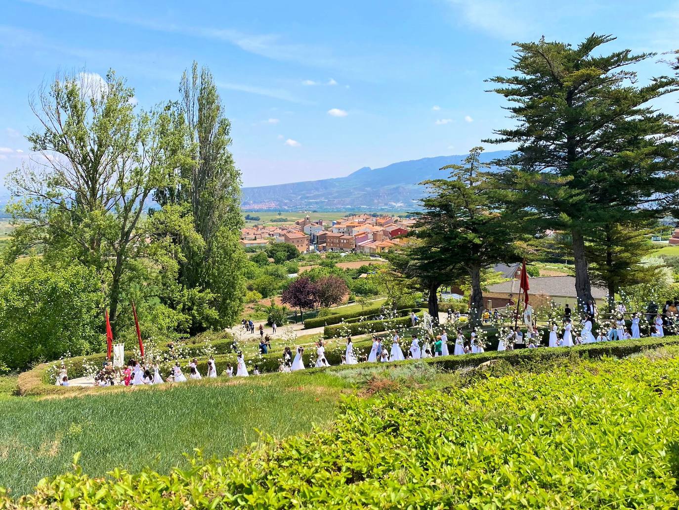 Las doncellas de Sorzano regresan a la Virgen del Roble