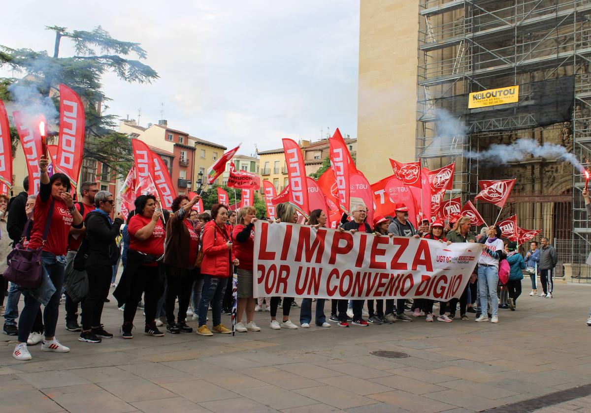 El sector de la limpieza se concentra en Logroño para exigir un convenio digno