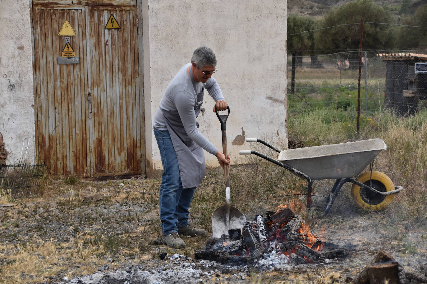 Reparto de tostadas por San Isidro, en Igea