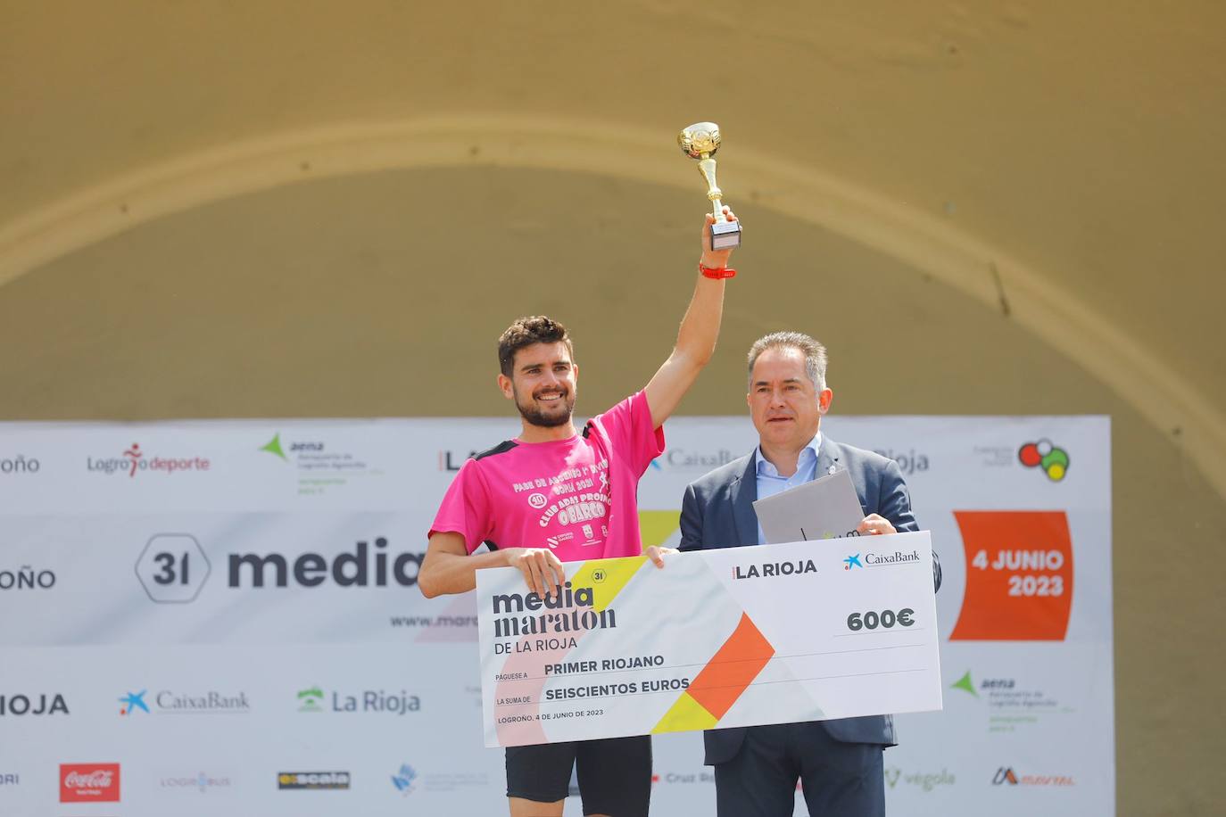 Entrega de premios a los ganadores de la Media Maratón
