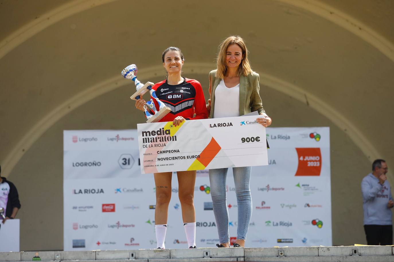 Entrega de premios a los ganadores de la Media Maratón