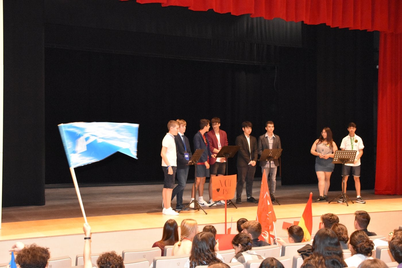 Después de los mítines de cada grupo de alumnos, ayer tuvo lugar un debate político en el auditorio municipal de Autol.