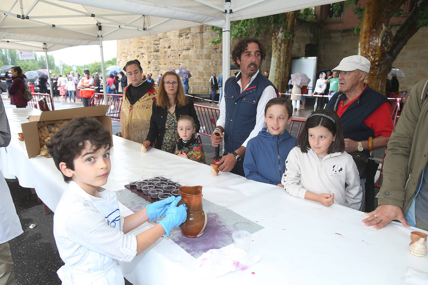 Reparto del pan, el pez y el vino en imágenes