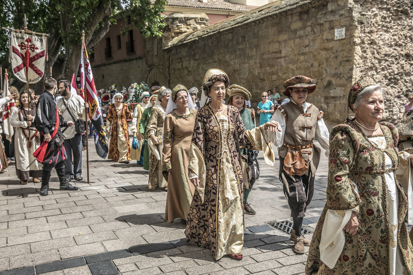 Llegada de Carlos V y entrega de la flor de lis