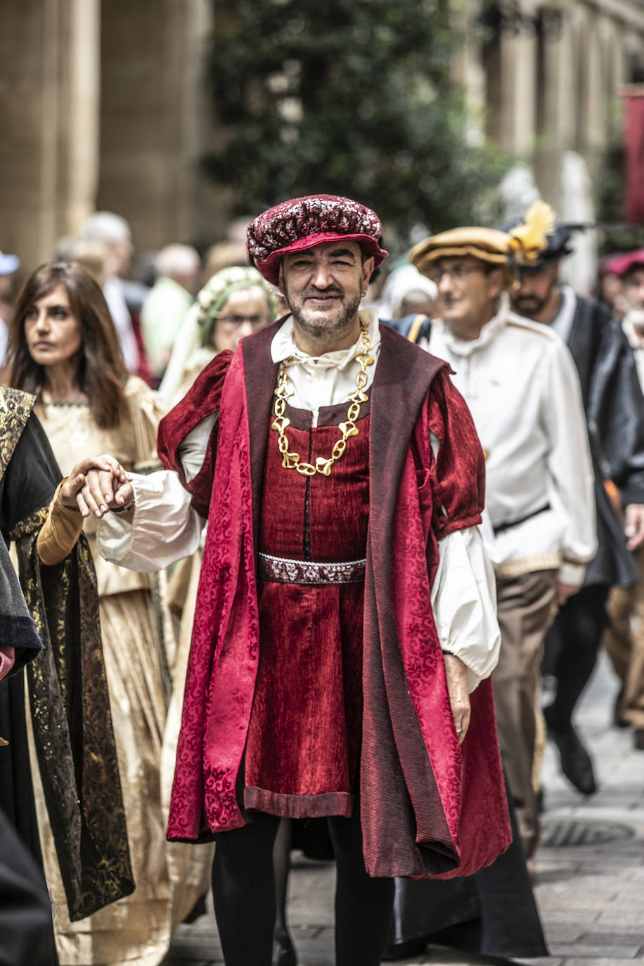 Llegada de Carlos V y entrega de la flor de lis