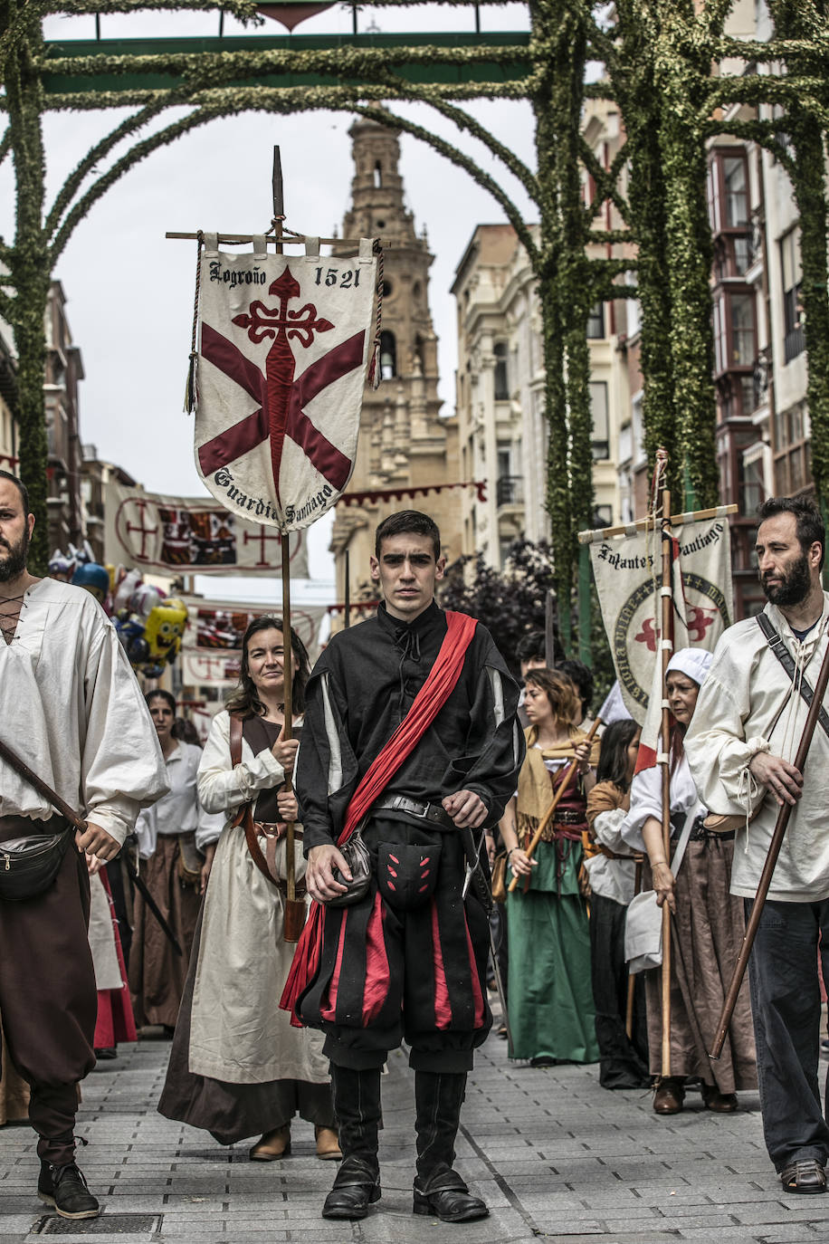 Llegada de Carlos V y entrega de la flor de lis