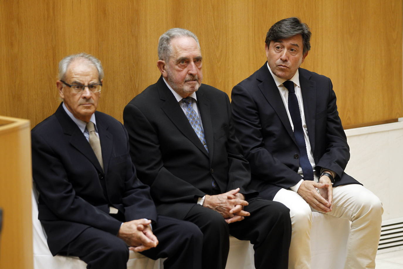 Acto de investidura de José Ignacio Ceniceros como presidente del Gobierno de La Rioja. con la presencia de los expresidentes Rodríguez Moroy, Joaquín Espert, y José Ignacio Pérez. 