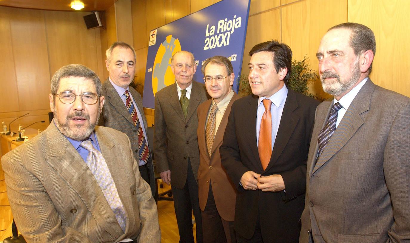 Antonio Rodríguez Basulto, José María de Miguel, Javier Ibarra, (último presidente Diputación), Rodríguez Moroy, José Ignacio Pérez Sáenz y Joaquín Espert, ex presidentes del Gobierno de la Comunidad Autónoma.