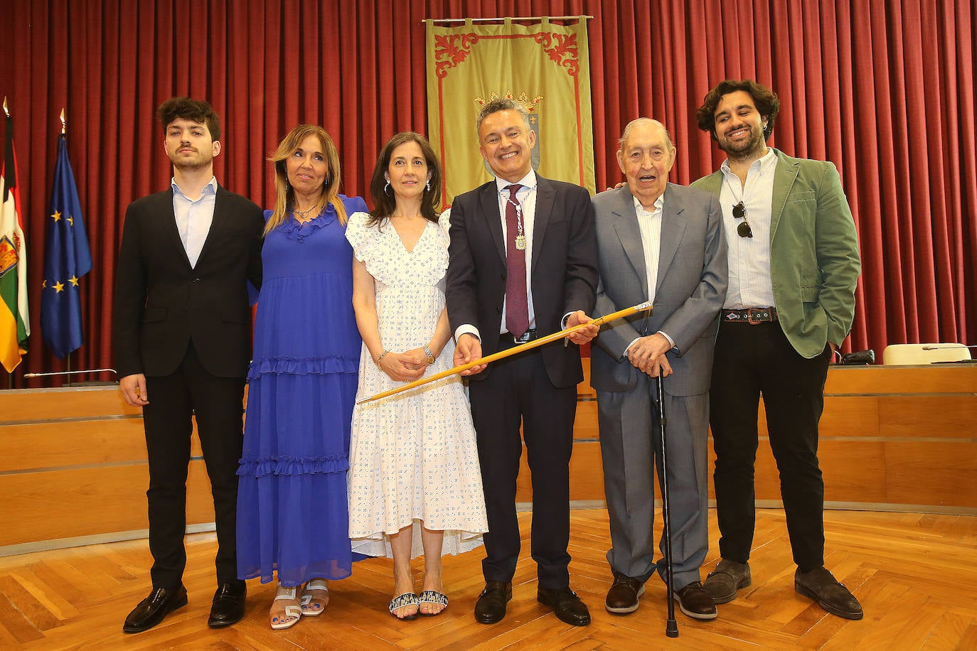 Los gestos, los saludos y las reacciones en la investidura de Conrado Escobar como alcalde de Logroño