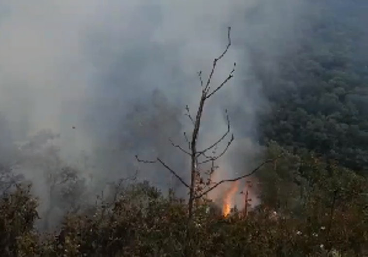 Un incendio por un rayo, inundaciones y un apagón, entre las incidencias por las tormentas