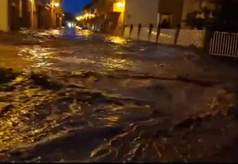 Dos tormentas sucesivas convierten las calles de Huércanos en ríos de barro