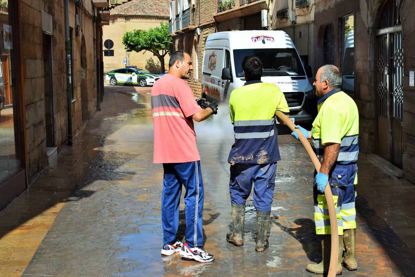 Las inundaciones afectaron a las calles de Fuenmayor