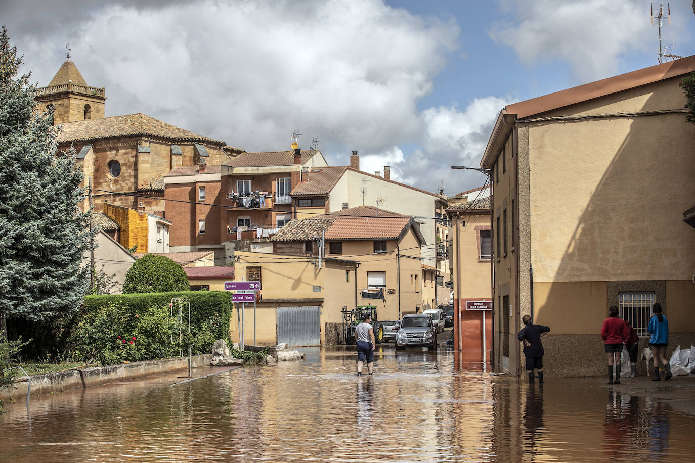 Los vecinos de Uruñuela limpian las calles