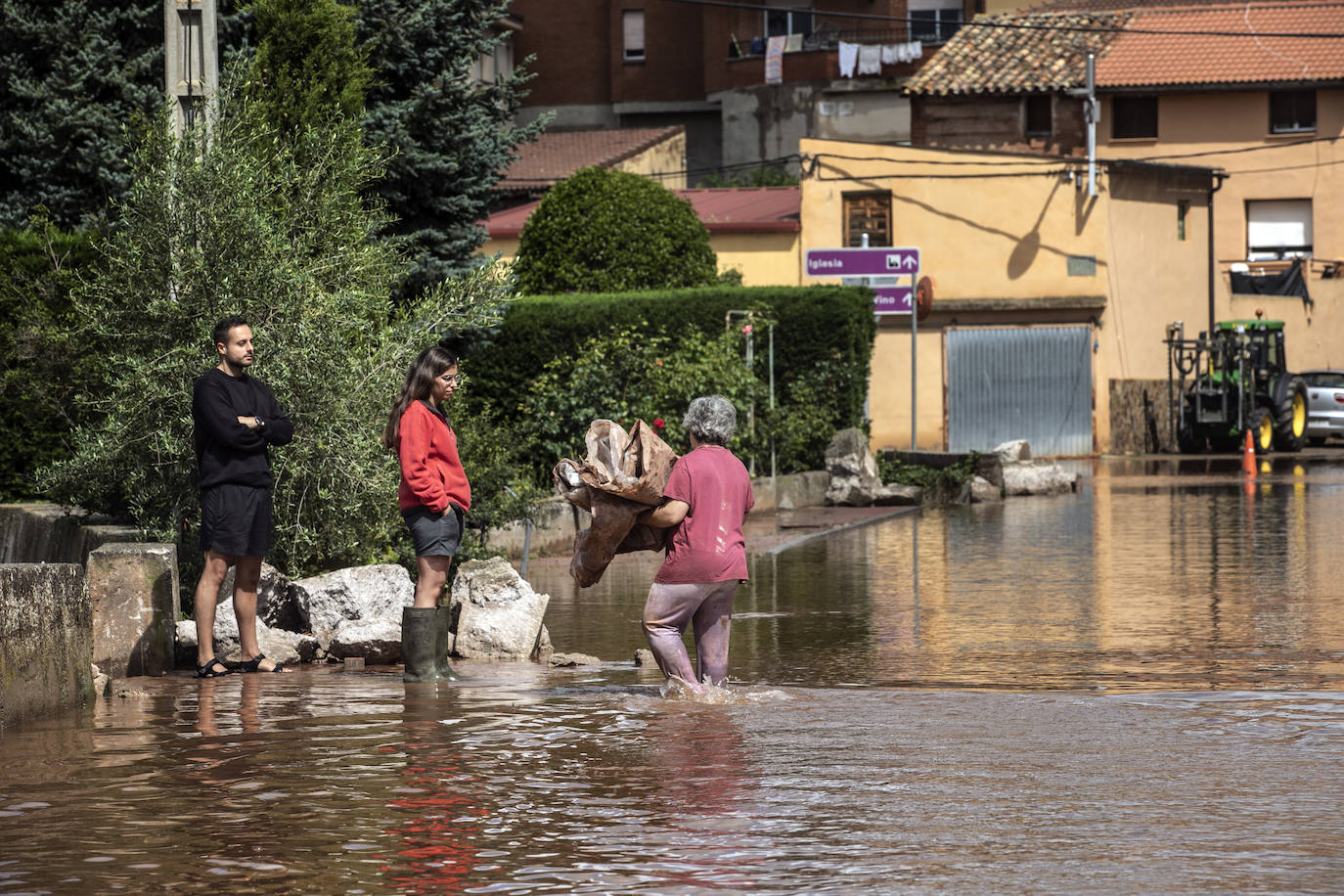 Los vecinos de Uruñuela limpian las calles