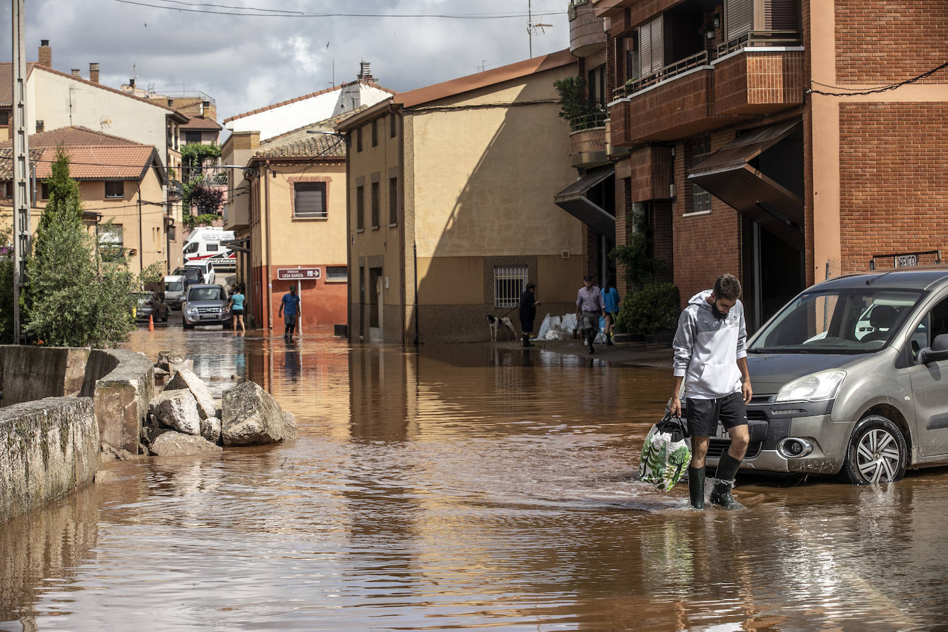 Los vecinos de Uruñuela limpian las calles