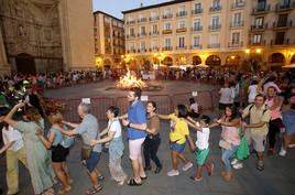 Logroño celebra San Juan entre hogueras