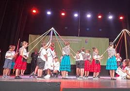 Una de las actuaciones del festival de danza riojana que se celebró en el teatro Avenida de la ciudad calceatense.