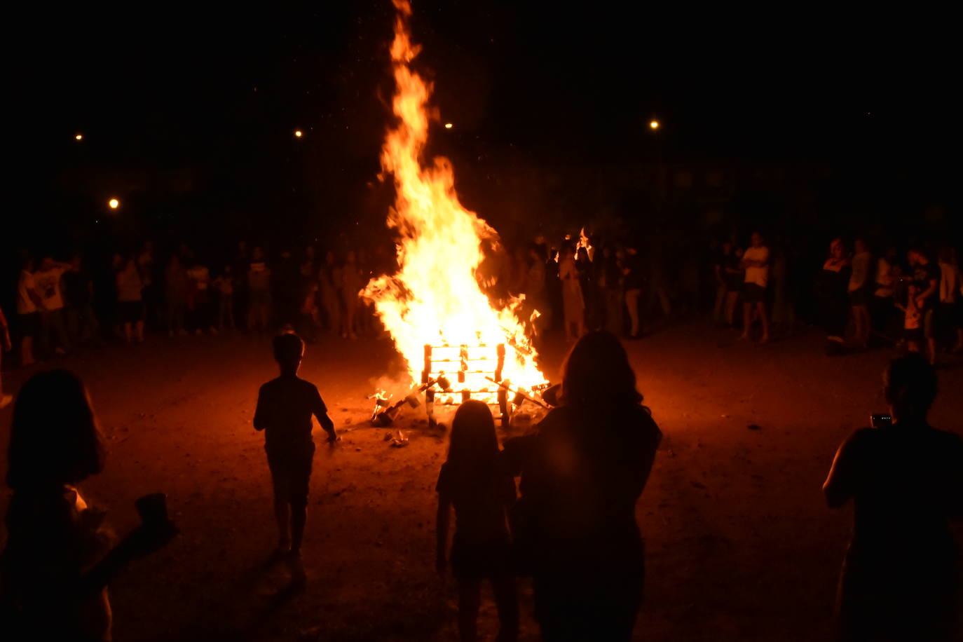 Hogueras en el barrio de Yagüe