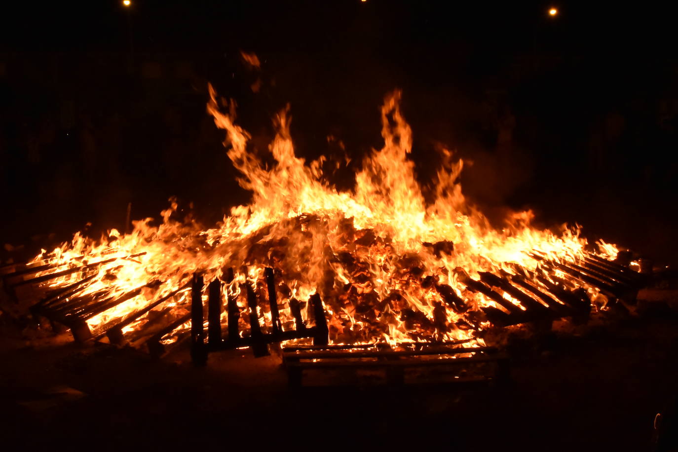 Hogueras en el barrio de Yagüe