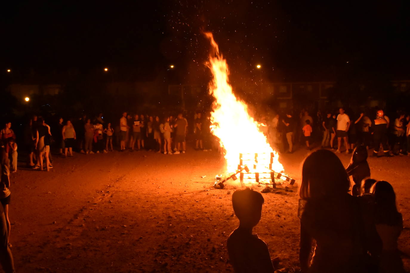 Hogueras en el barrio de Yagüe