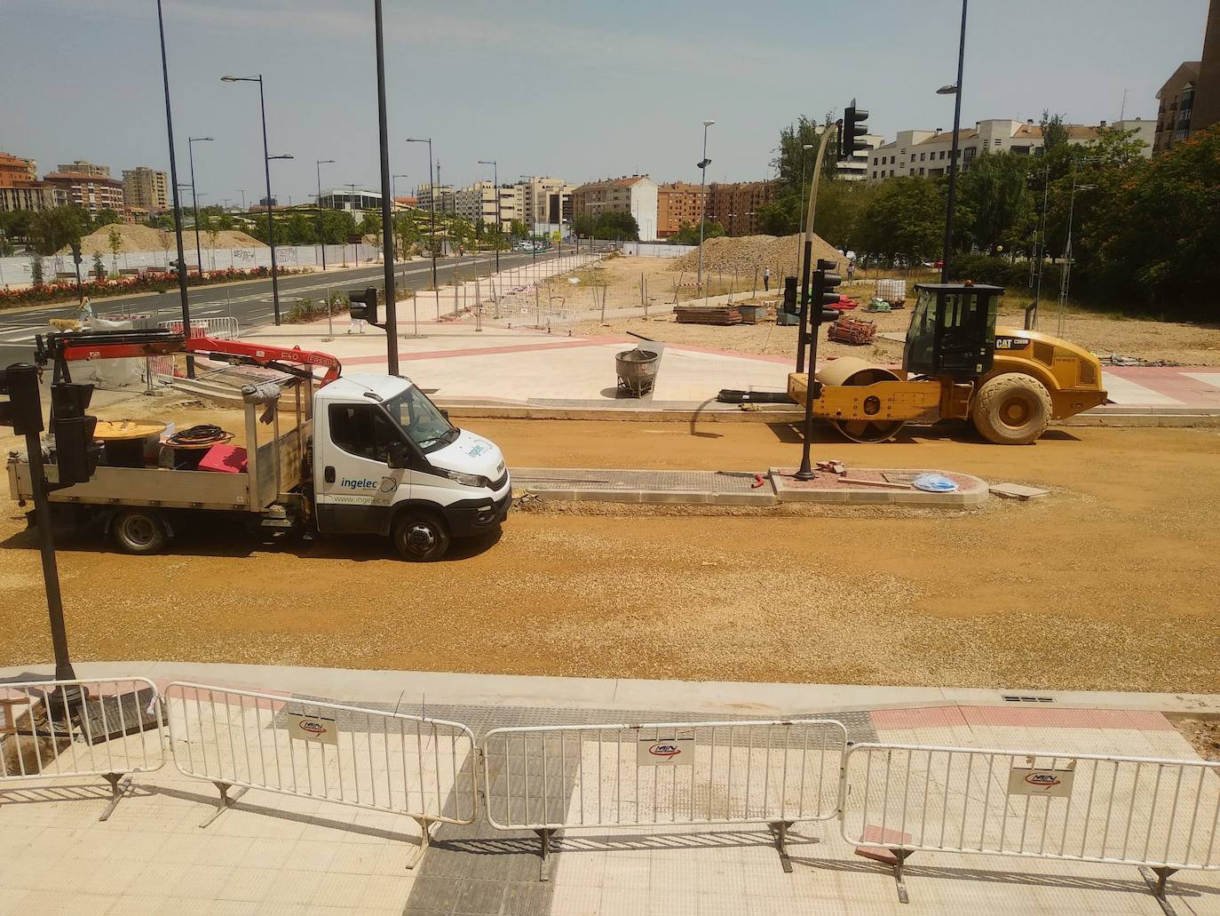 Imagen secundaria 1 - El nuevo puente de Vara de Rey podrá cruzarse a pie a partir del jueves