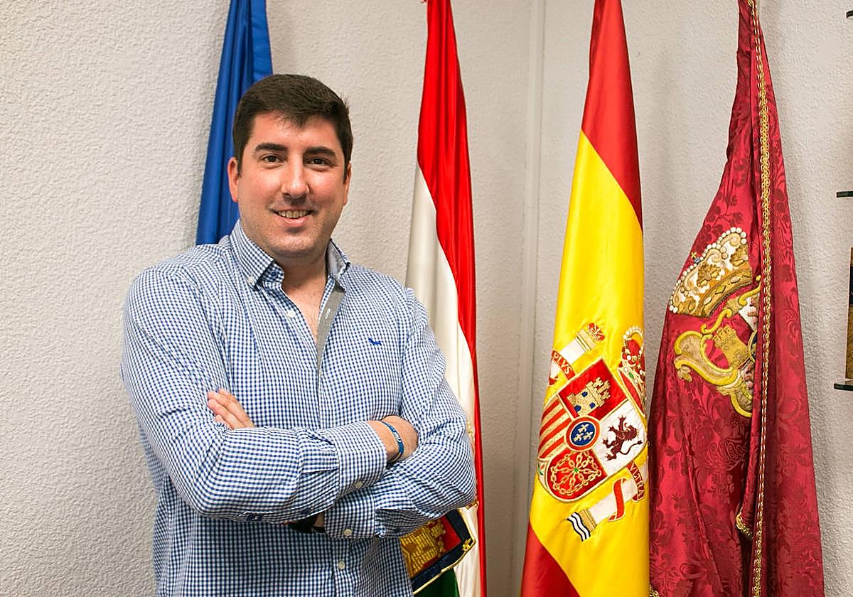 Raúl Riaño, en su despacho de alcalde de Santo Domingo de la Calzada.
