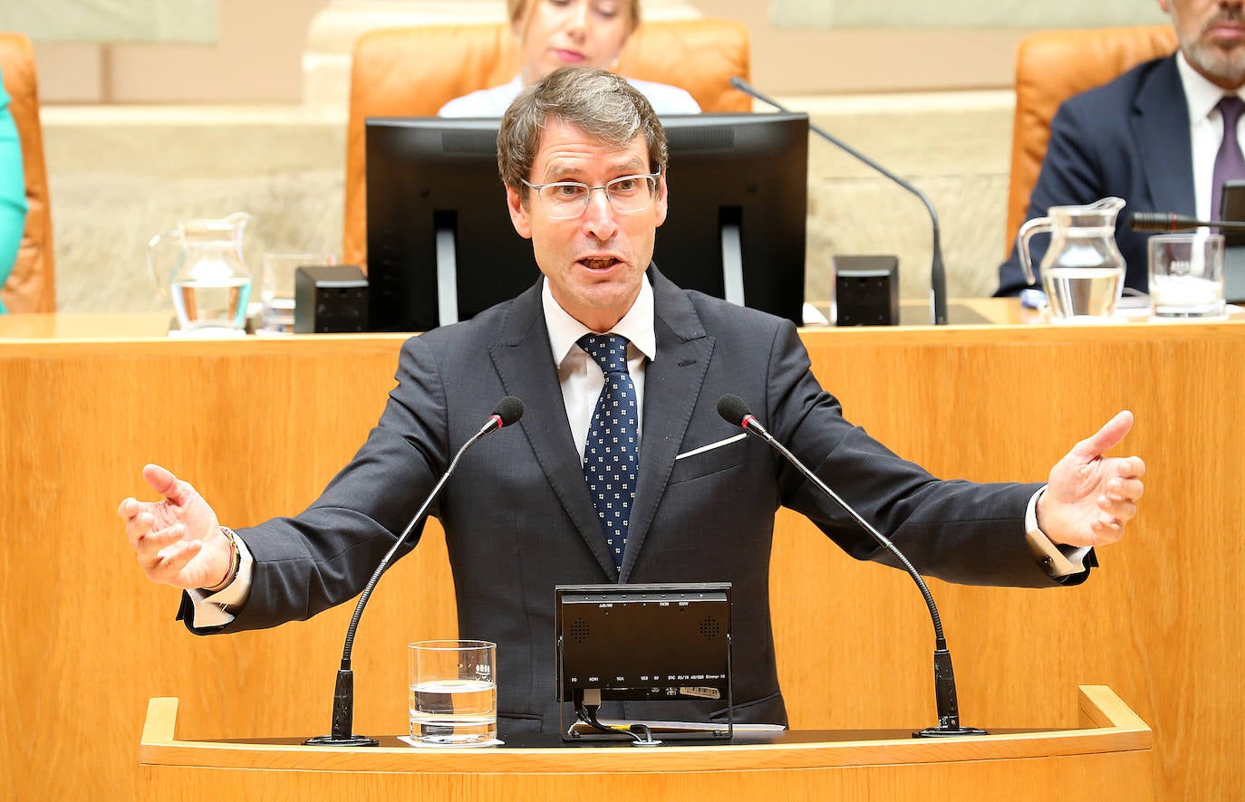 Gonzalo Capellán durante su intervención en la tribuna parlamentaria.