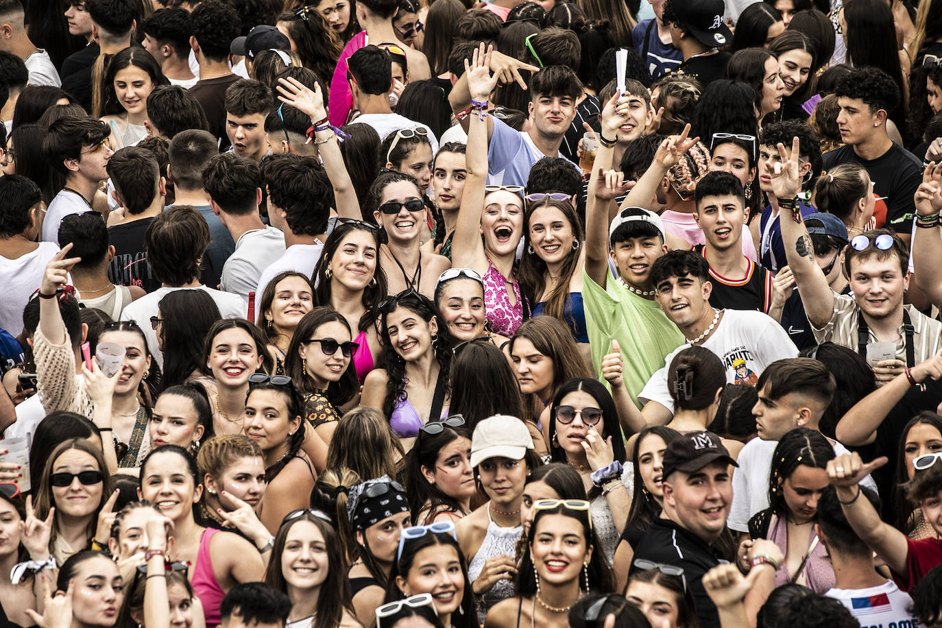 El público del Holika se entrega en el arranque del festival