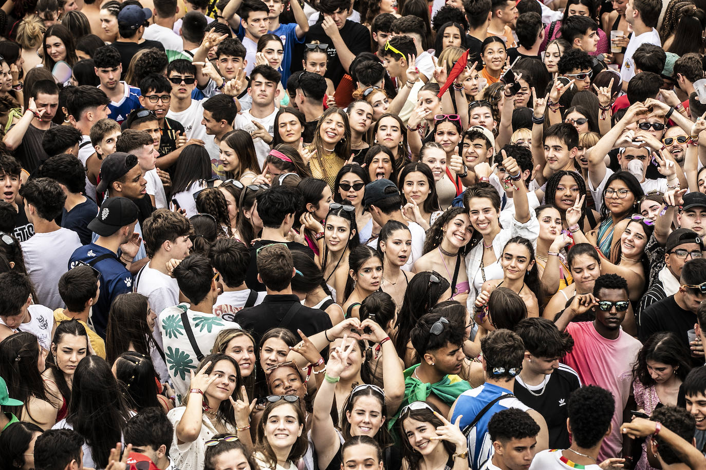 El público del Holika se entrega en el arranque del festival