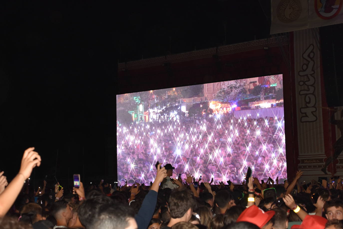 Una noche con Eladio Carrión y Mora en el Holika