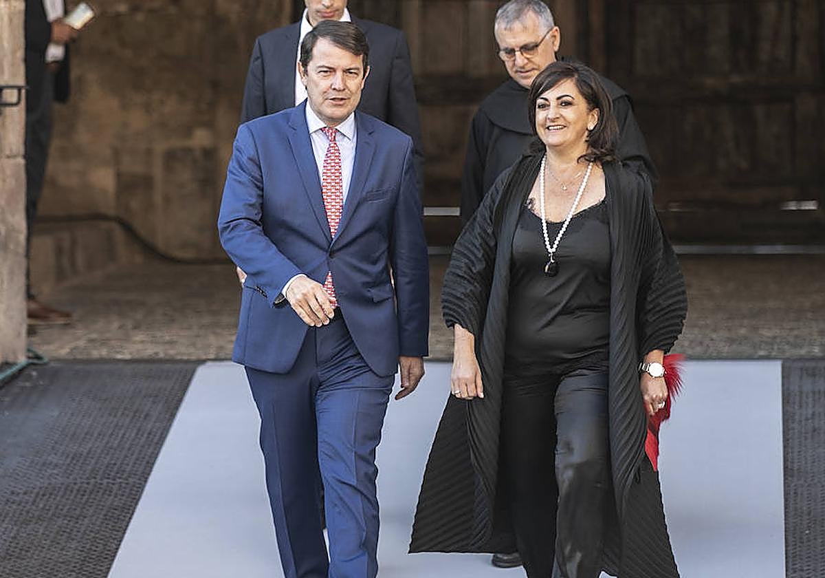 Concha Andreu entrando a la investidura de Gonzalo Capellán