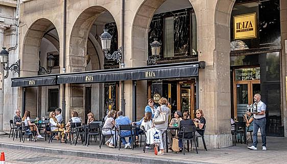 Una terraza con solera en el corazón de Logroño