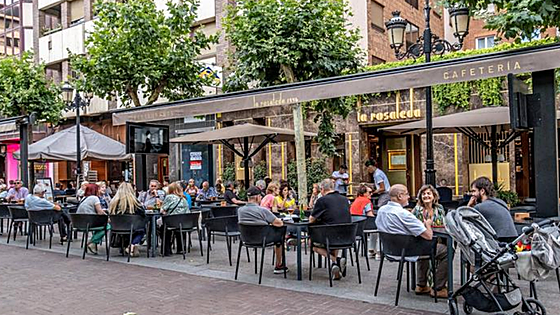 Un espacio gastronómico en El Espolón que crece entre rosales