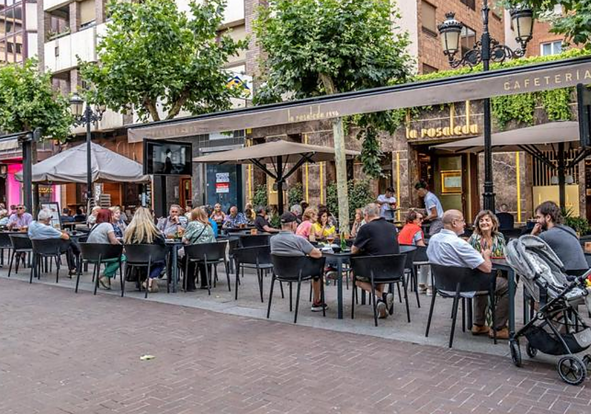 Un espacio gastronómico en El Espolón que crece entre rosales