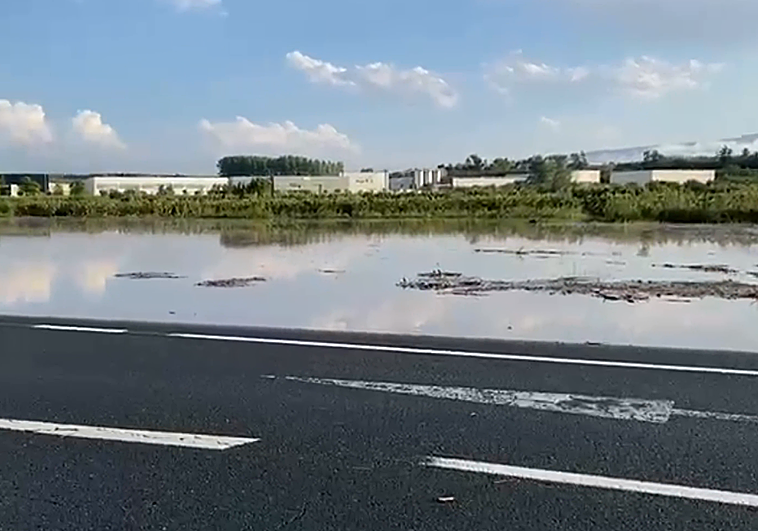 Cortado el tráfico ferroviario, la LR-115, entre Rincón y Aldeanueva, y la 232 al desbordarse el canal de Lodosa