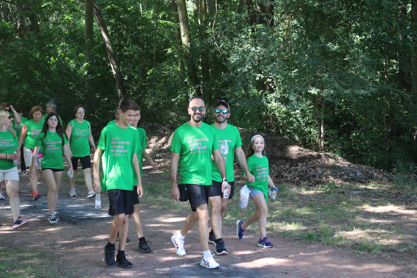 La VI Marcha contra el cáncer reúne a más de 1.200 personas en Nájera