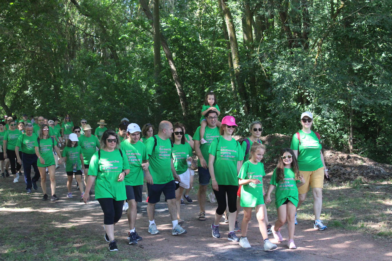 La VI Marcha contra el cáncer reúne a más de 1.200 personas en Nájera